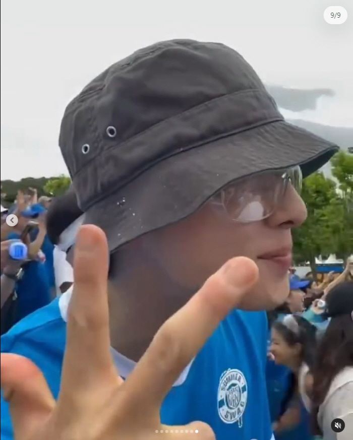 Cha Eun-Woo came to see Psy's performance that was interrupted by heavy rain. 'Come back when you do it again.'