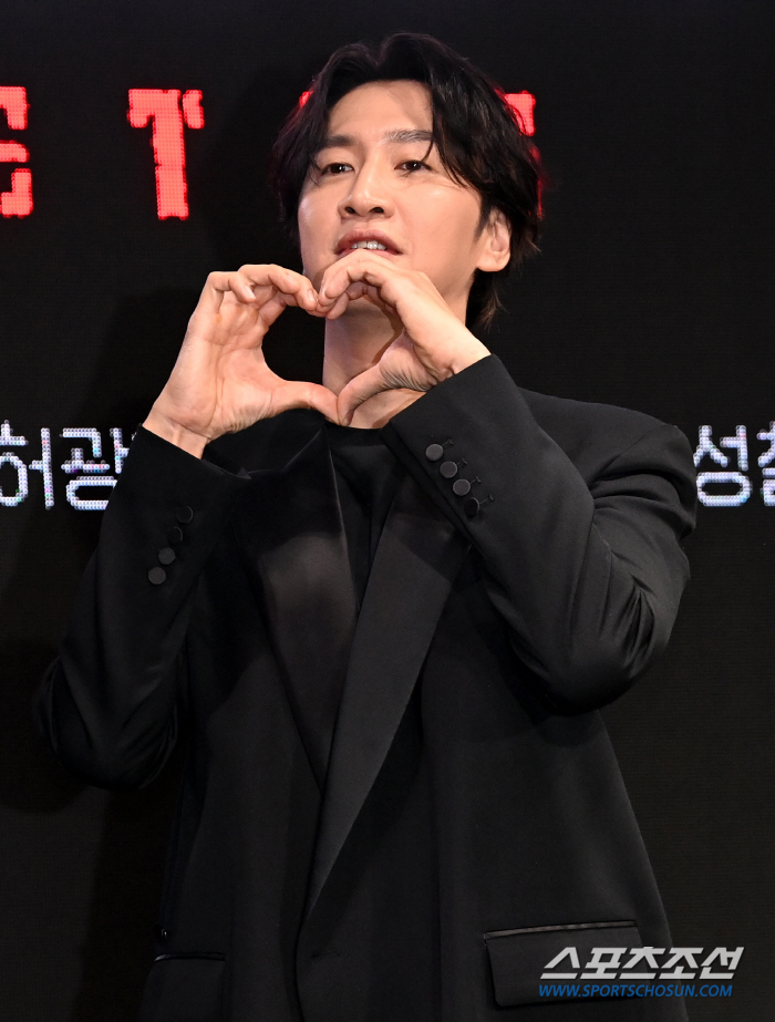  Lee Kwangsoo, you made a heart well, right?