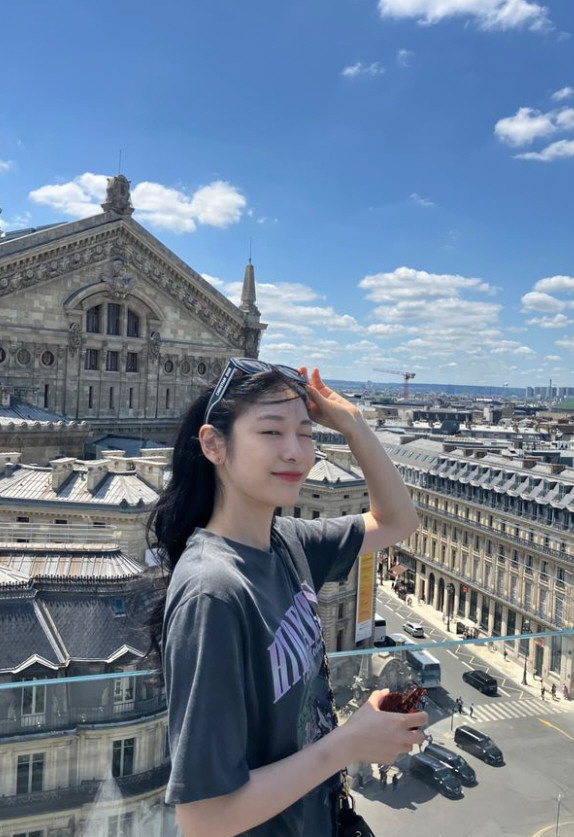  Is it okay to be this pretty? 'Gorim ♥' Kim Yu-na's beauty at the Eiffel Tower