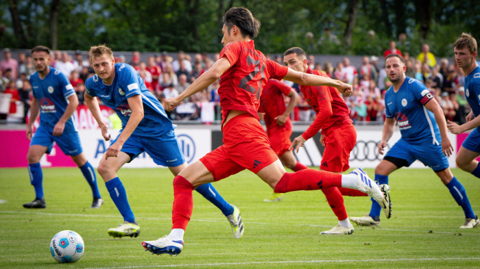 'Bayern Munich Captain' Kim Minjae appears...First captain's armband after transfer, 14-1 win in friendly match '45 minutes → no runs'