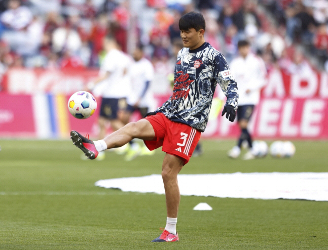 'Bayern Munich Captain' Kim Minjae appears...First captain's armband after transfer, 14-1 win in friendly match '45 minutes → no runs'