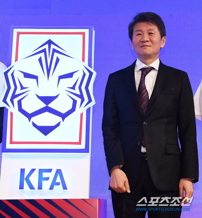 Chung Mong-gyu, chairman of KFA, wrote a year after the publication of his 30-year football life 'The Age of Football'