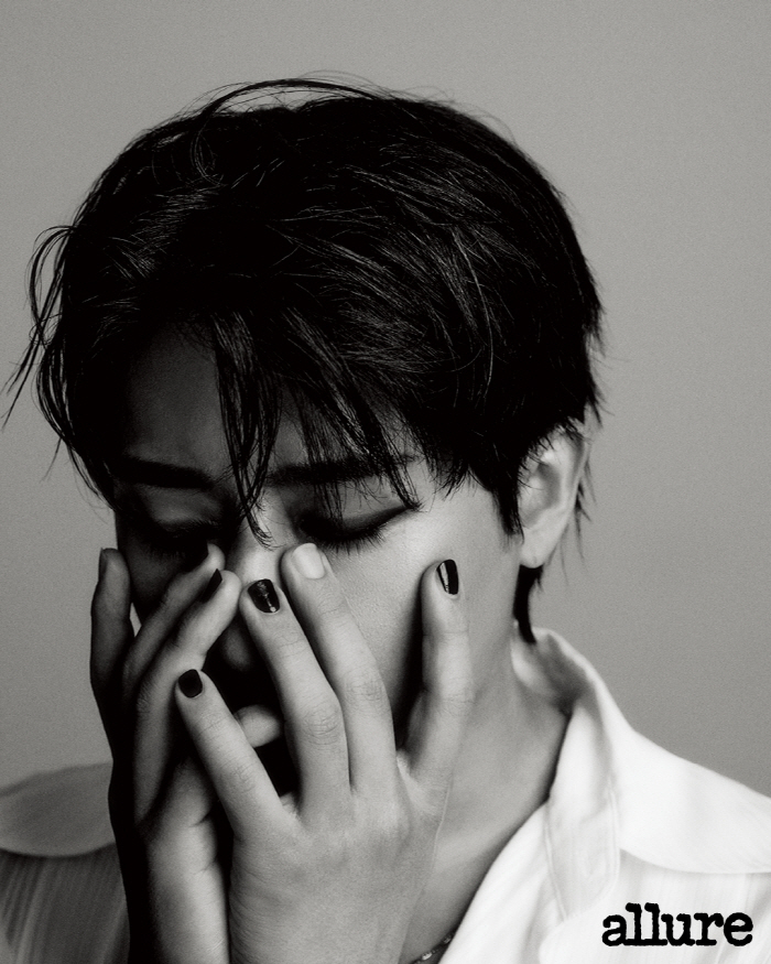 Son Ho-joon's Stunning Pictorial Ahead of 'Angels in America'