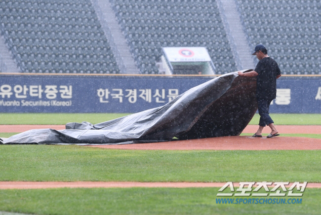 Jamsil Kiwoom-Doosan came to a good end until the ninth inning, but suddenly stopped due to heavy rain