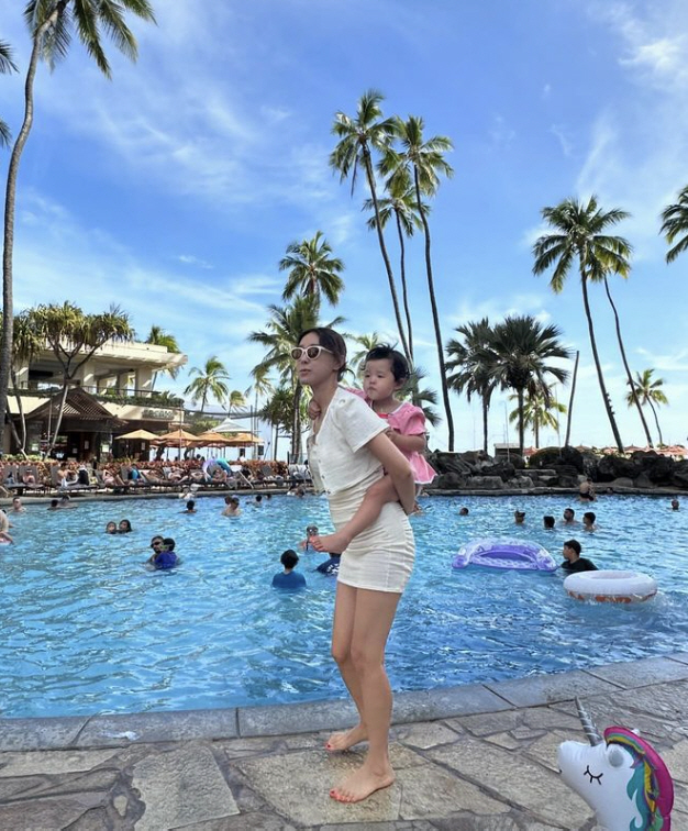 Lee Ji-hye, even in her Hawaii travel book, 'Mara-flavored parenting 'I'm not angry'