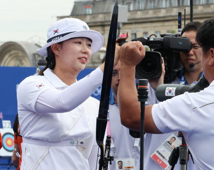  Lim Sihyun did it 'New World X Olympics New' He's shooting three times. Ranking round 1st place, Nam Soo-hyun 2nd place