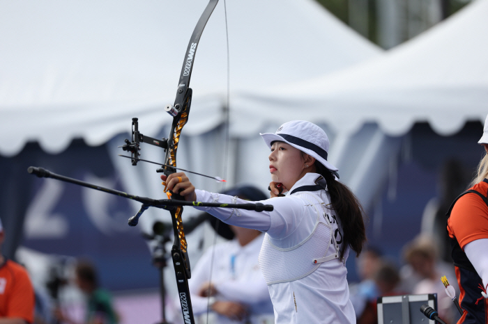  Lim Sihyun did it 'New World X Olympics New' He's shooting three times. Ranking round 1st place, Nam Soo-hyun 2nd place