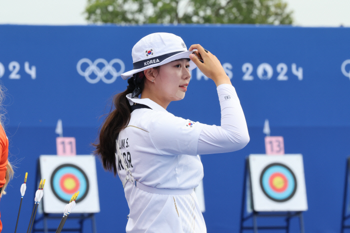  Lim Sihyun did it 'New World X Olympics New' He's shooting three times. Ranking round 1st place, Nam Soo-hyun 2nd place