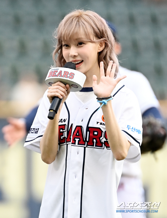  Winter exudes flower beauty at Jamsil Baseball Stadium