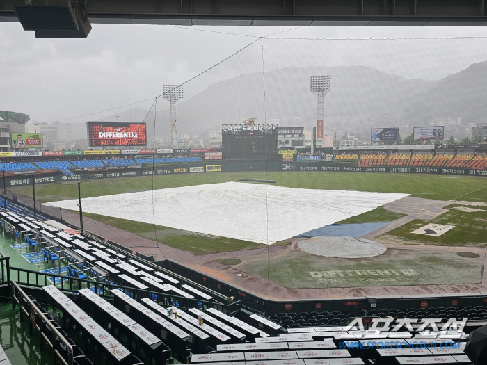 Sudden downpour an hour ago → Ground turned to mud, rain canceled in 20 minutes of Daejeon game 