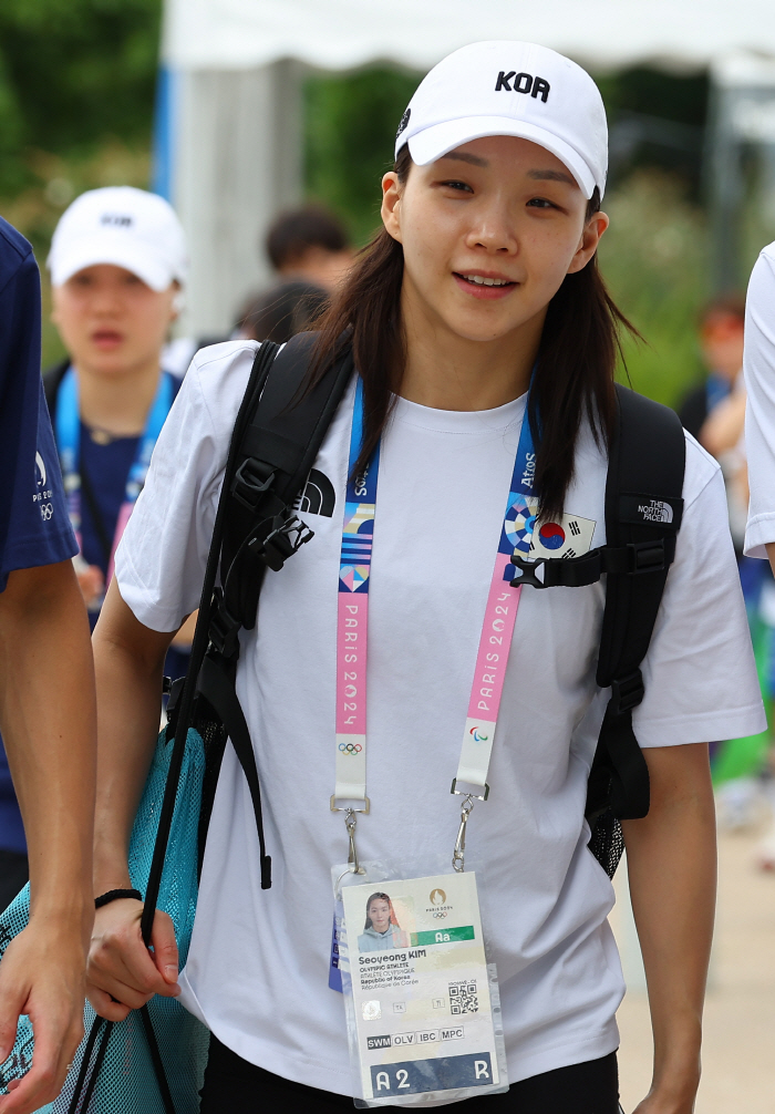 4th Olympics X South Korea's flagbearer 'Little Mermaid'Kim Seo-young'Please cheer for the under-the-top athletes!'