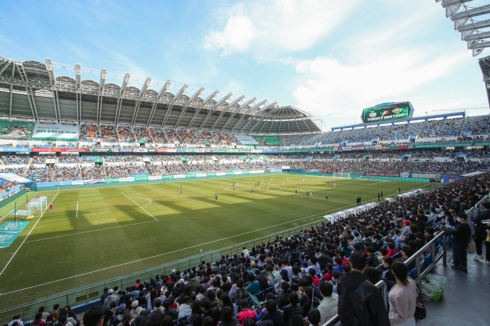 K-League-Wangsan Green Signs Business Agreement to Improve Stadium Lawn Quality