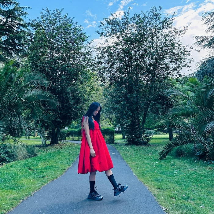 Kim Hye-yoon wore a red dress and transformed into a 'fairy tale princess'..Lovely personification