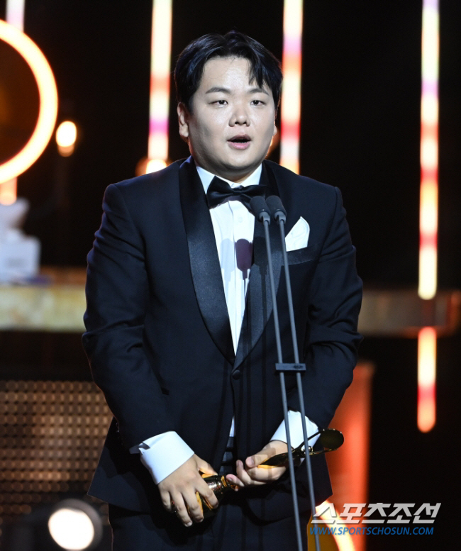 Kwak Jun-bin 'Wouldn't he accept my public confession to win the Blue Dragon Rookie Award?'