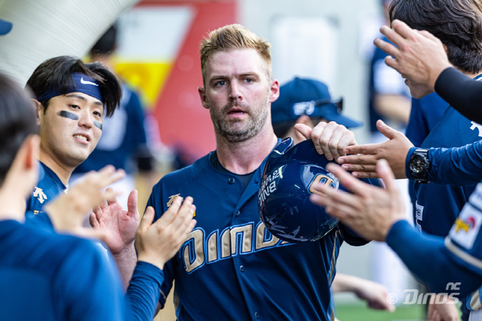 Lotte, which collapsed in the bullpen, is bogged down for five consecutive losses! NC, Park Gun-woo out of injury → Davidson final hit → Kim Sung-wook and back-to-back wedge shot '9-2 complete victory' 