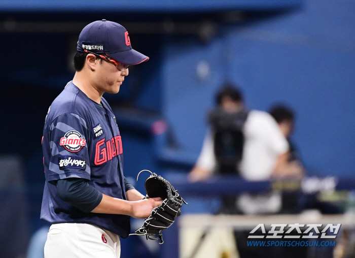 Lotte, which collapsed in the bullpen, is bogged down for five consecutive losses! NC, Park Gun-woo out of injury → Davidson final hit → Kim Sung-wook and back-to-back wedge shot '9-2 complete victory' 