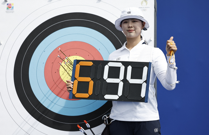  As expected, Korean archery! Both men and women are ranked 1st and 2nd in the ranking round. Good start! Lim Sihyun is a new world record!