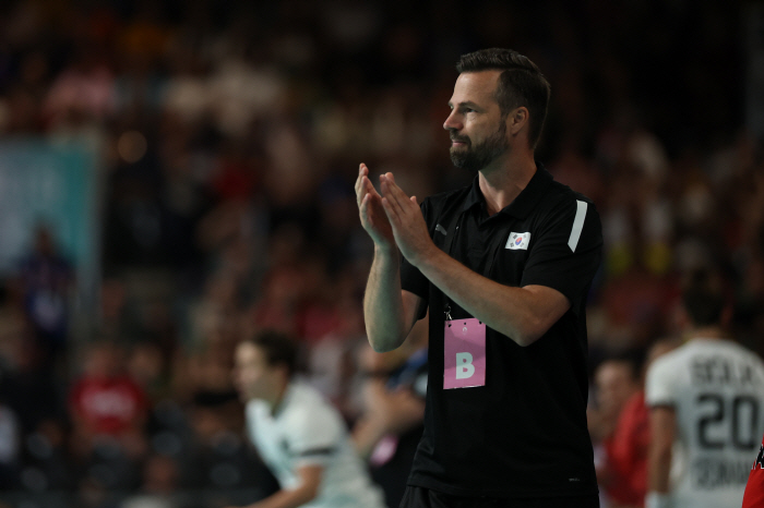  South Korea's women's handball was strong, 'Iron Wall' beat Germany 23-22'Start of Pleasure'