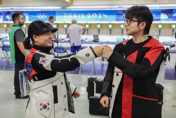 A valuable silver medal! Park Ha-joon and Geum Ji-hyun in the 10m mixed shooting, harvesting the first medal in South Korea!