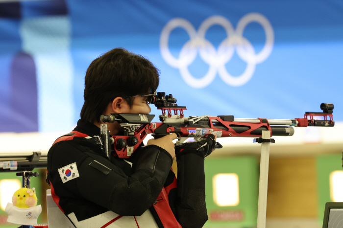 'Awesome Start' Paris' first medal came out! Park Ha-joon-Joo Geum-hyun, Shooting Mixed Air Rifle 'Secure Silver Medal'!