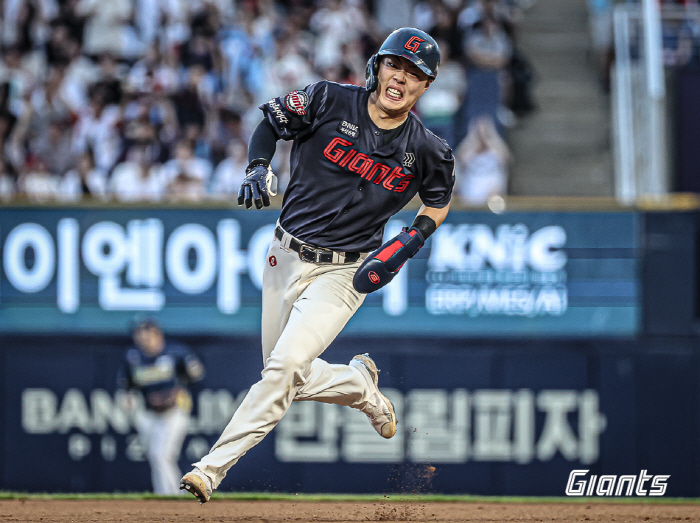 Escape from hell for 5 consecutive years! 'Banz 7 innings of hard pitching → Na Seung-yeop  Son Ho-young 5 RBIs joint venture' Complete the winning formula Lotte caught NC and saved the fall baseball 'Hope' 