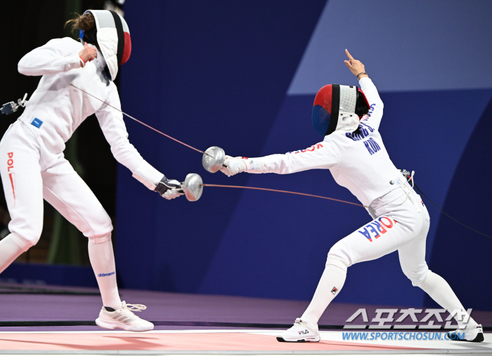 Even Song Sera, who was aiming for gold, was eliminated from the round of 16, and the women's epee individual exhibition 'Execution'