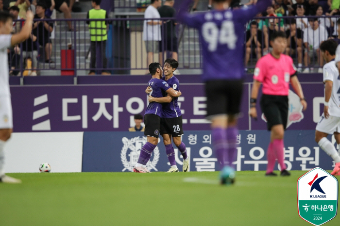  Anyang FC's Moon Sung-woo's winning goal won 2 consecutive games, beating Chungnam Asan to No. 1 Mercury