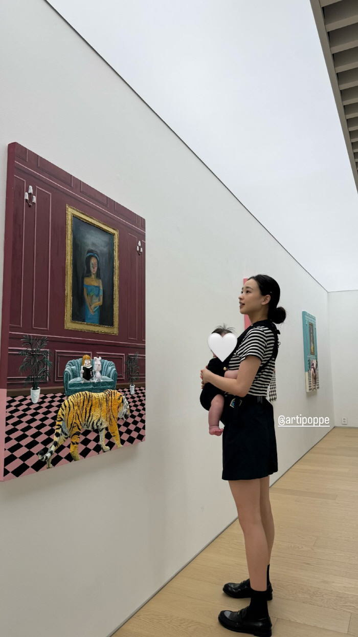 'Seven Billion Building Owners'Son Yeon-jae, a five-month-old child and relaxed daily life'First Gallery outing'