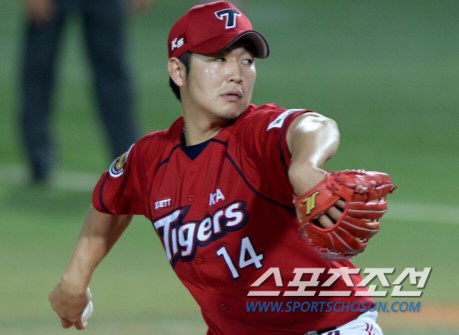 'SK → KIA → Hanwha → LG → Strongest Baseball → Samsung' 50 million won 40-year-old veteran 2nd-tier 3 hits, 2 runs in 1 inning due to wild pitching 