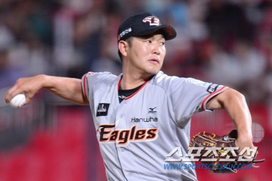 'SK → KIA → Hanwha → LG → Strongest Baseball → Samsung' 50 million won 40-year-old veteran 2nd-tier 3 hits, 2 runs in 1 inning due to wild pitching 