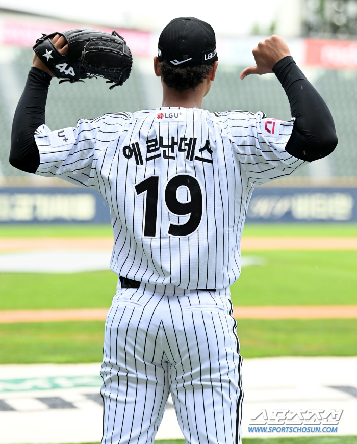 Will you let me forget about the passion explosion in the heavy rain, the bullpen pitching of LG's new foreigner Hernandez?