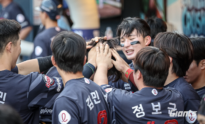 Nakdonggang River The B? Na Seungyeop series! Seven hits  seven RBIs including two home runs 'Fire bat'One Man Show Lotte caught NC after a bloody battle in the 274th minute 'Winning' 