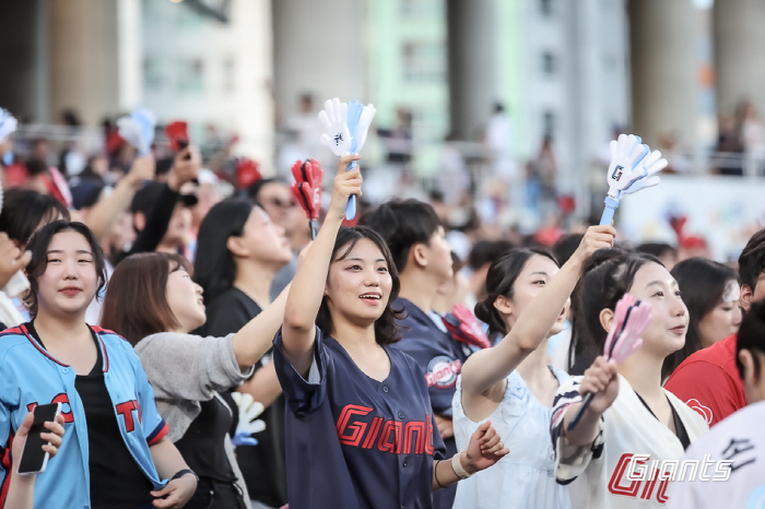 Nakdonggang River The B? Na Seungyeop series! Seven hits  seven RBIs including two home runs 'Fire bat'One Man Show Lotte caught NC after a bloody battle in the 274th minute 'Winning' 