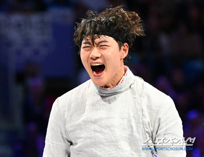 Fencer Oh Sang-uk Wins Korea's First Gold at 2024 Paris Olympics