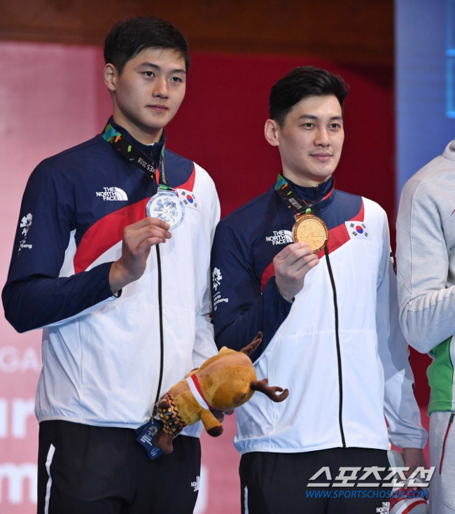 Fencer Oh Sang-uk Wins Korea's First Gold at 2024 Paris Olympics