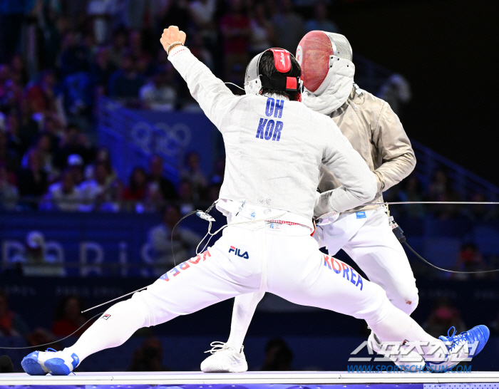 Fencer Oh Sang-uk Wins Korea's First Gold at 2024 Paris Olympics