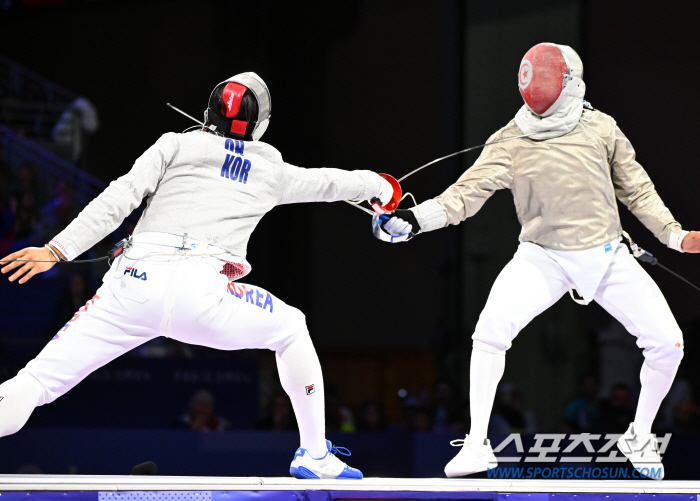 Fencer Oh Sang-uk Wins Korea's First Gold at 2024 Paris Olympics