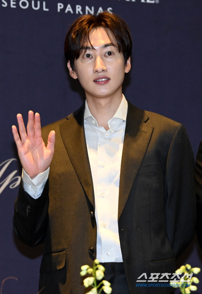 SJ Eunhyuk Donates 100 Million Won in Father's Name