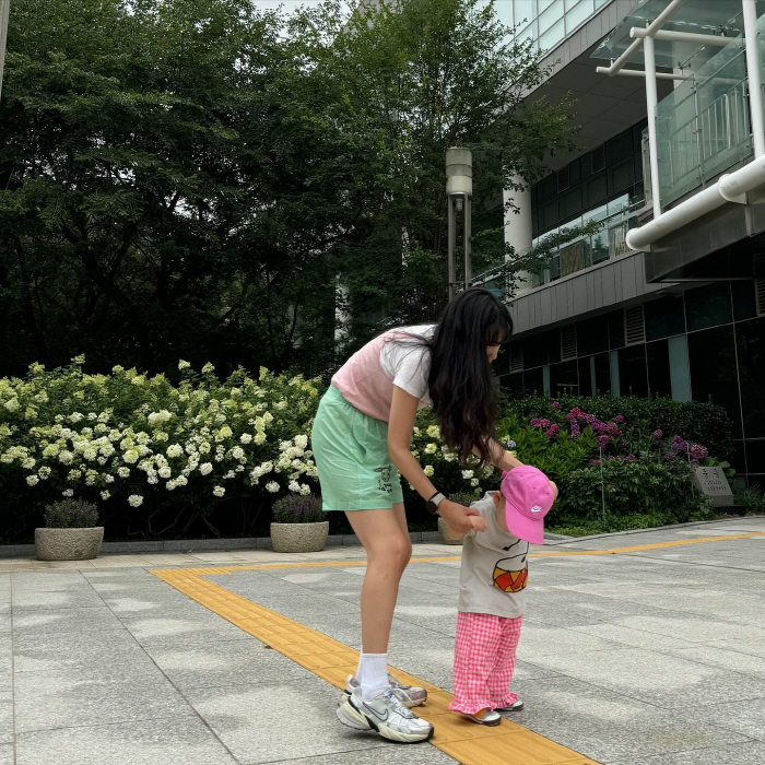 Yoon Seung-ah, from the mouth of 子 and 빵, 'Bungeo-ppang' Mom and son 'You really look like me'('Seung-ah-roun')