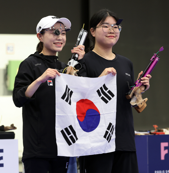 女Shooting has made a new history! Oh Ye-jin and Kim Ye-ji, 10m air pistol 金 - 銀 joint!!