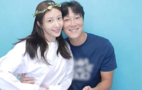 Hani, who is about to get married in September, is suddenly bombarded with malicious comments. 'Be careful to marry a show doctor for broadcasting.' 