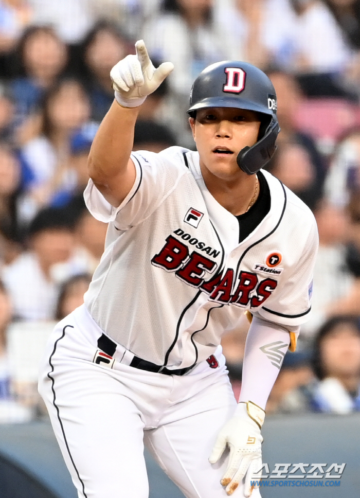 'I got hurt again, but I got hurt again' Doosan Oh My, Park Jun-young, the main shortstop, left due to an injury in his hamstring