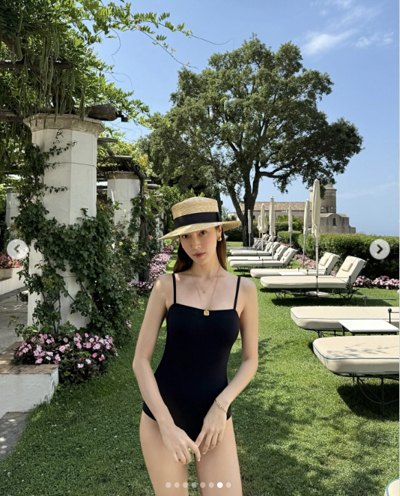 Jessica reveals her swimsuit body in Italy..♥ Did Tyler Kwon take it for you