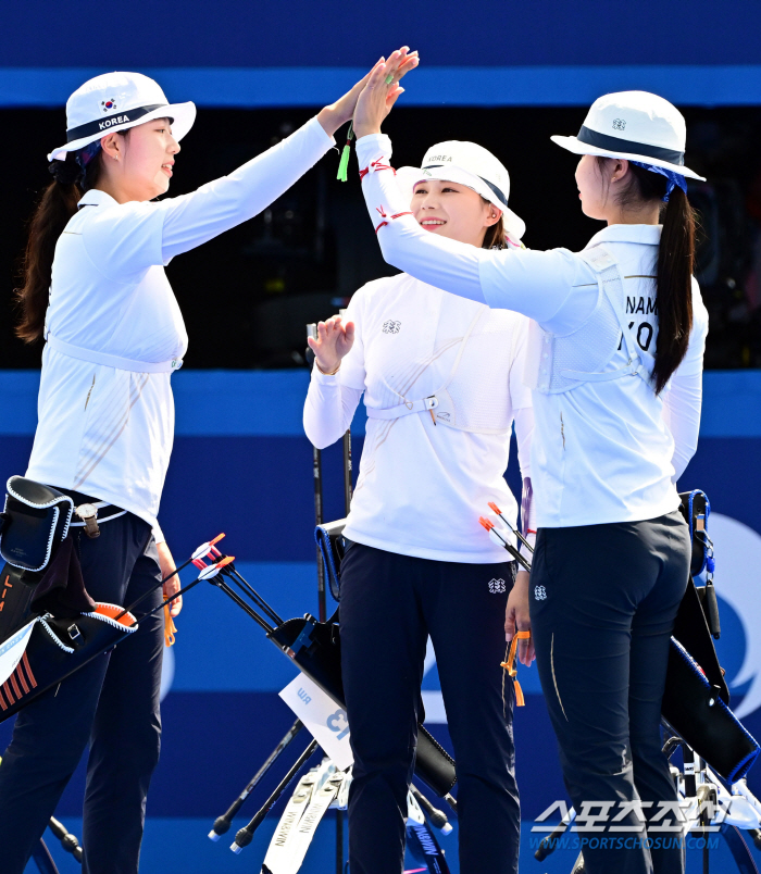 Korean 女 archery won against China after shooting off '10 in a row' 