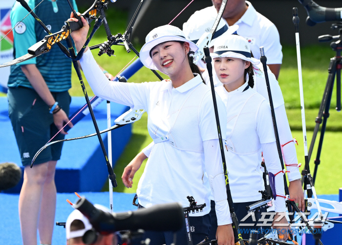 Korean 女 archery won against China after shooting off '10 in a row' 