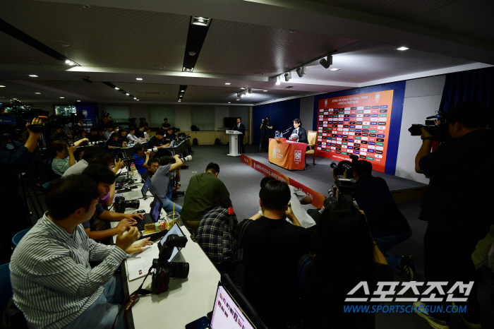  Coach Hong Myung-bo who repeatedly apologized and bowed his head 'The goal is better than the round of 16 at the North-China World Cup, and Son Heung-min as captain' (Full Story)