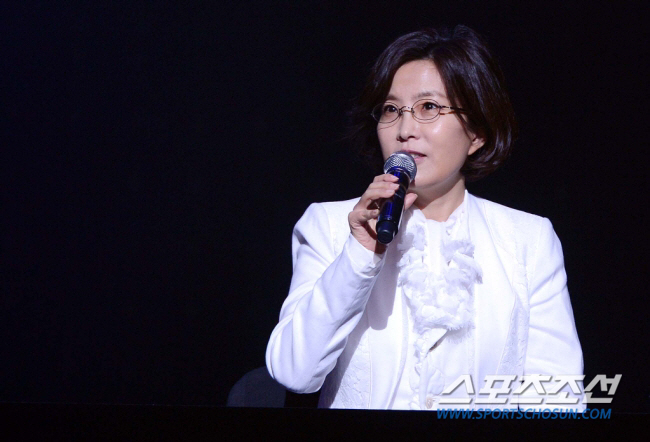  '40th Anniversary of Debut' Lee Sunhee's silence and sincerity..'Live without shame in reflection' 