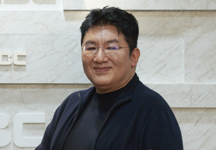  Bang Si-hyuk buys 36.5 billion U.S. dollars in 'Min Hee-jin New Jins Chaos'