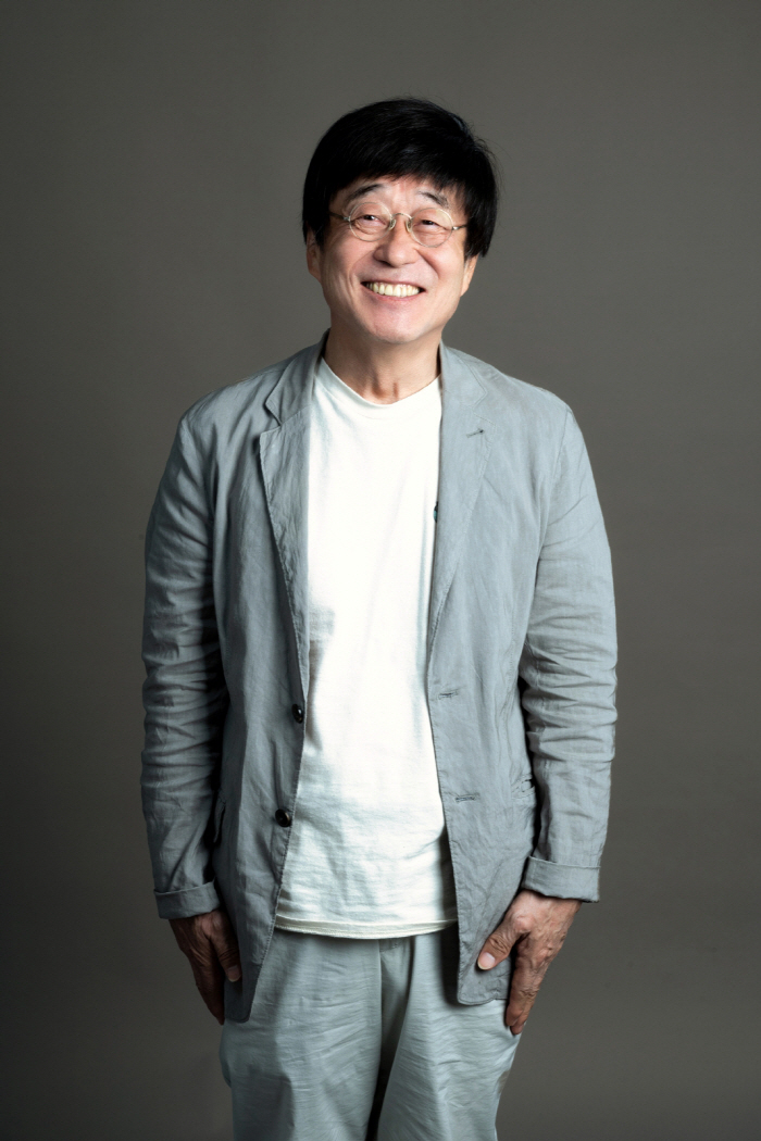  'DJ Kim Chang-wan returns with 'New Day'Start'6 PM Evening Wind' (Roundup)