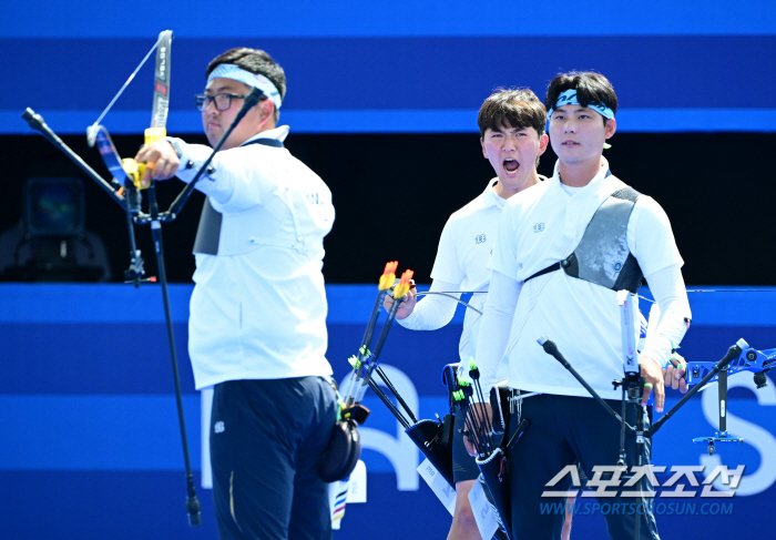 South Korea's men's archery team won the semifinals against China in a complete victory!